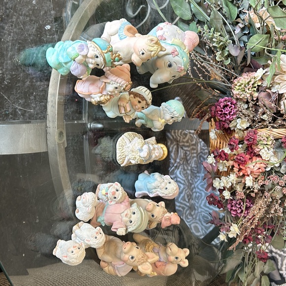 Dreamsicle nativity set by Hamilton - Picture 8 of 9